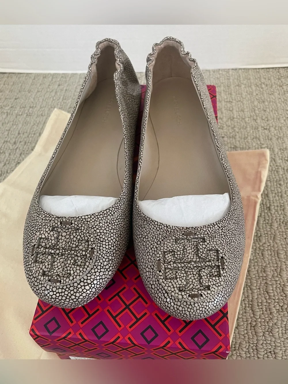 NIB Tory Burch minnie leather flat razza stone